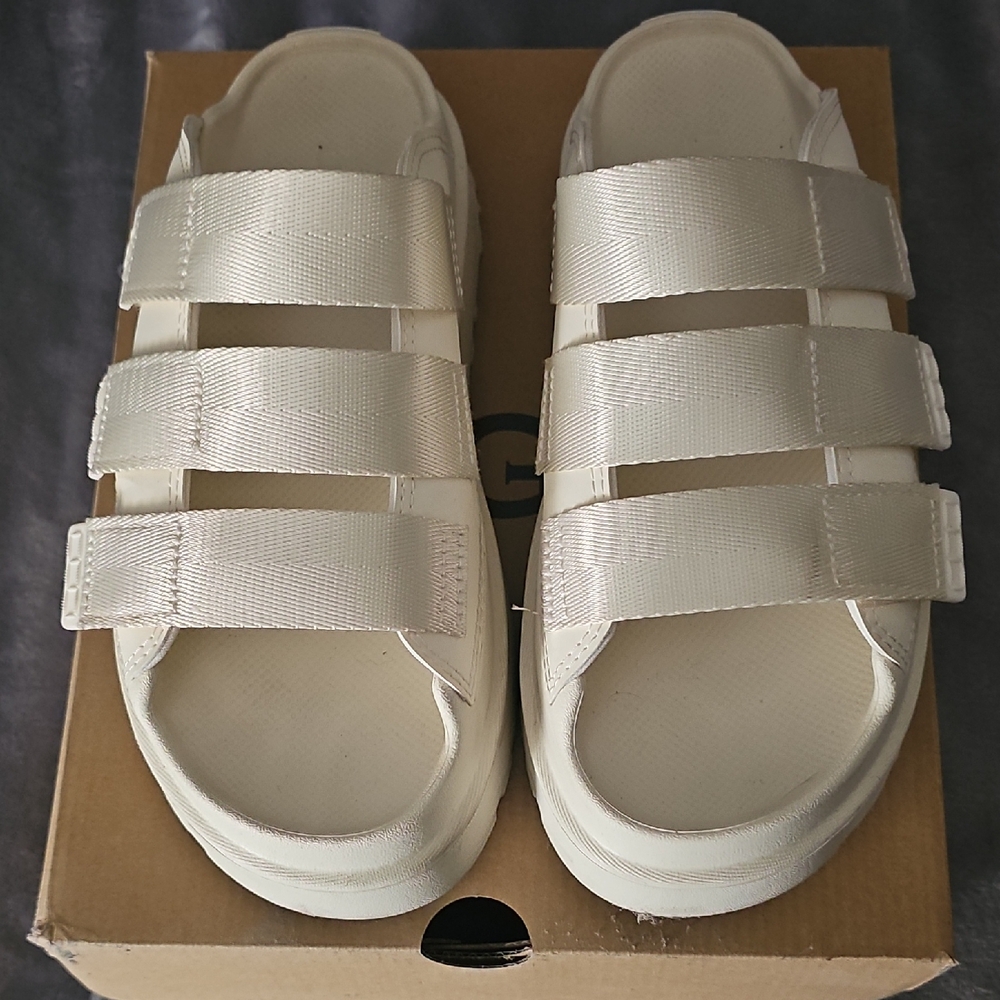 UGG Chunky Platform Sandals NIB